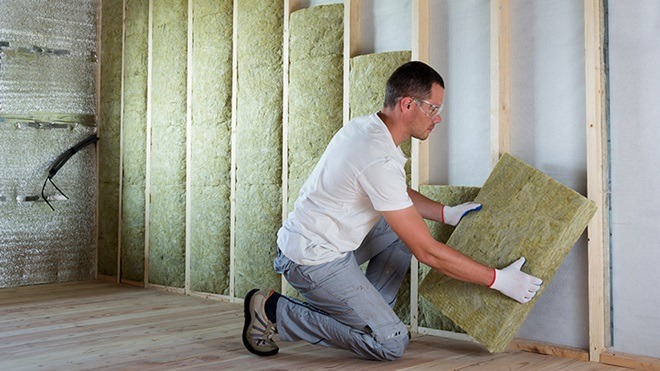 Beneficios del aislamiento en casas modulares mostrando confort y eficiencia.